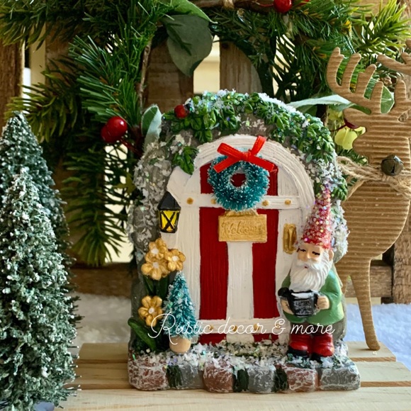 Holiday Fairy Door With Gnome Greeter - Picture 1 of 1